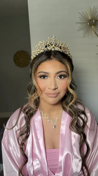 Este maquillaje es glam