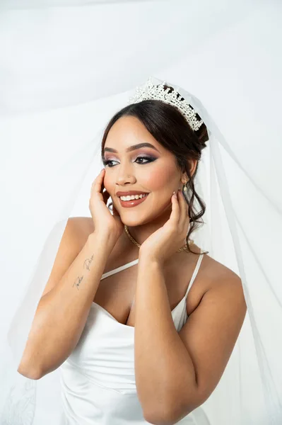 Maquillaje de Ojos Difuminado y Labios Nude