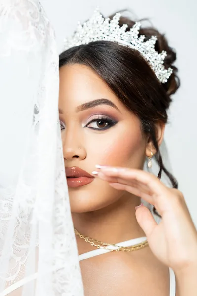 Maquillaje glam con delineado difuminado